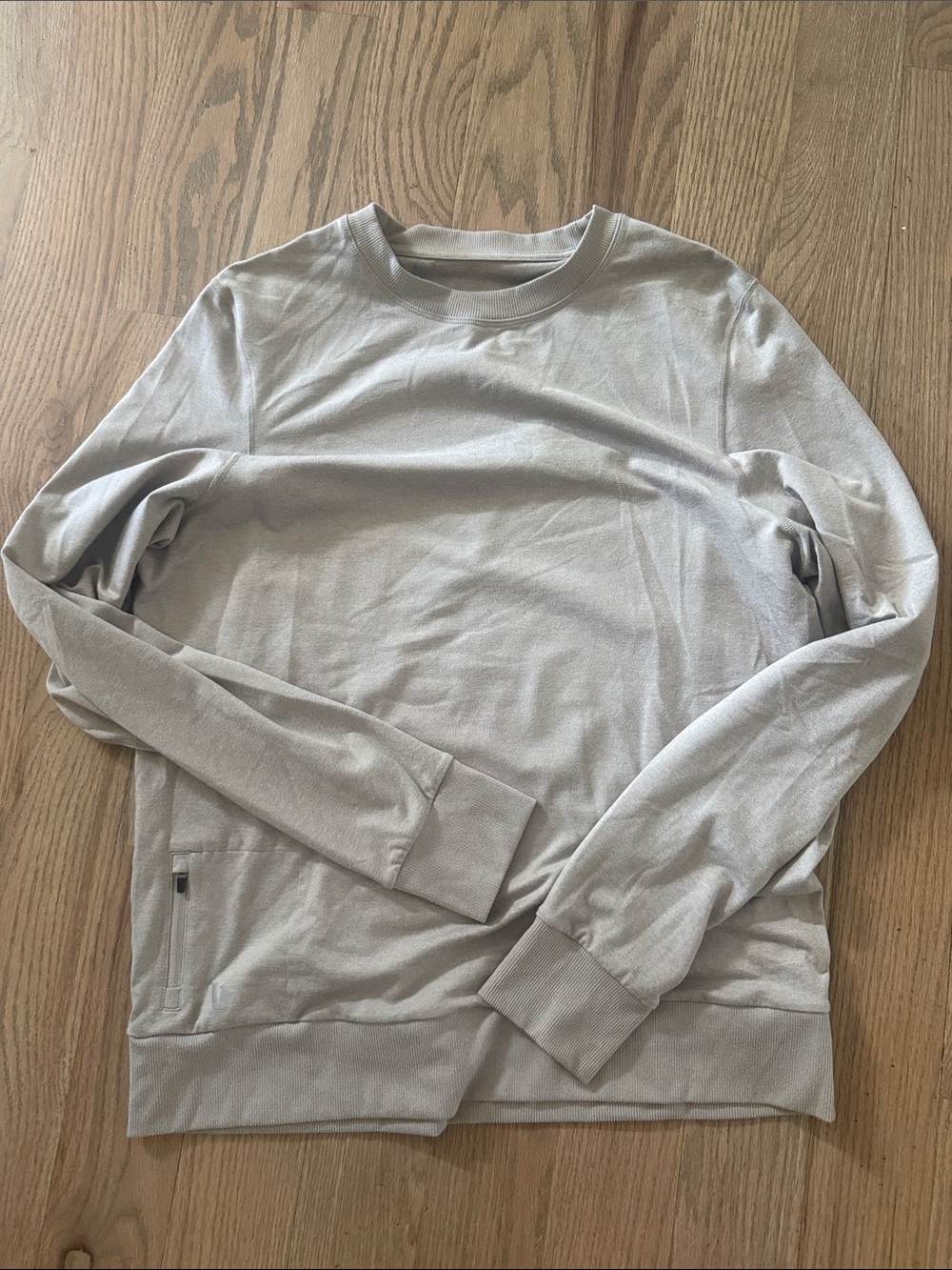 Vuori men’s Light tan Crewneck lightweight Sweatshirt M